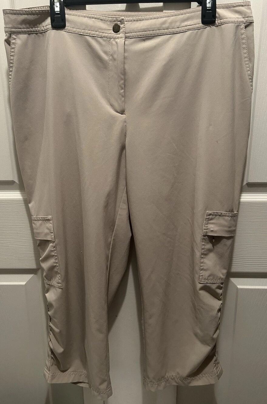 Chicos Zenergy Cargo Pants Womens 2 US 12 Cropped Utility Beige Zip Pockets
